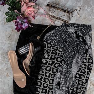 San Moire Shirt & Black Leggings